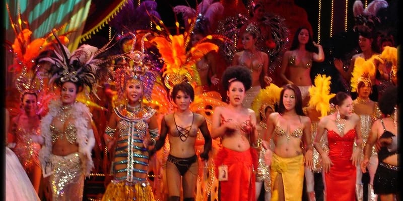 Enjoy the Glamorous Simon Cabaret Show