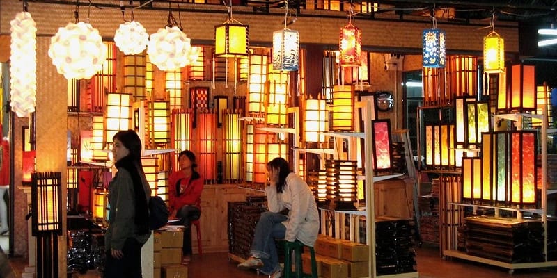 Night Markets (Asiatique, Chiang Mai Night Bazaar)