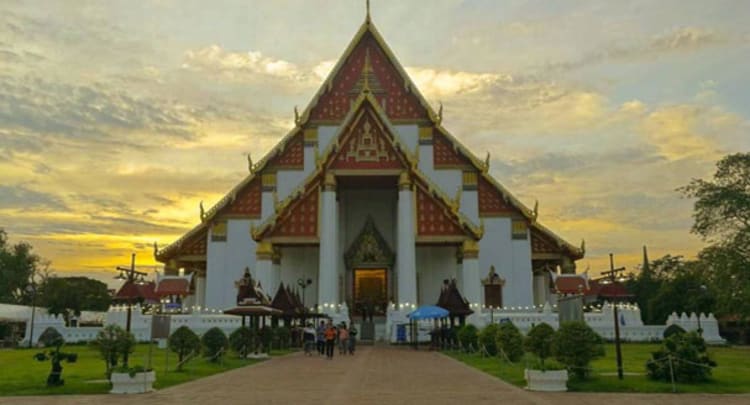 Wiharn Phra Mongkhon Bophit