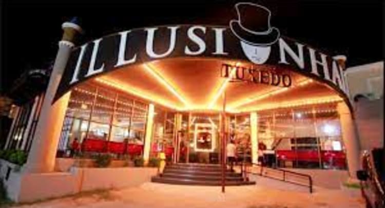 Tuxedo Illusion Hall