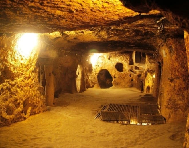 Cu Chi Tunnels Image