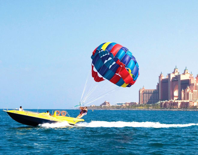 Parasailing in Dubai Image