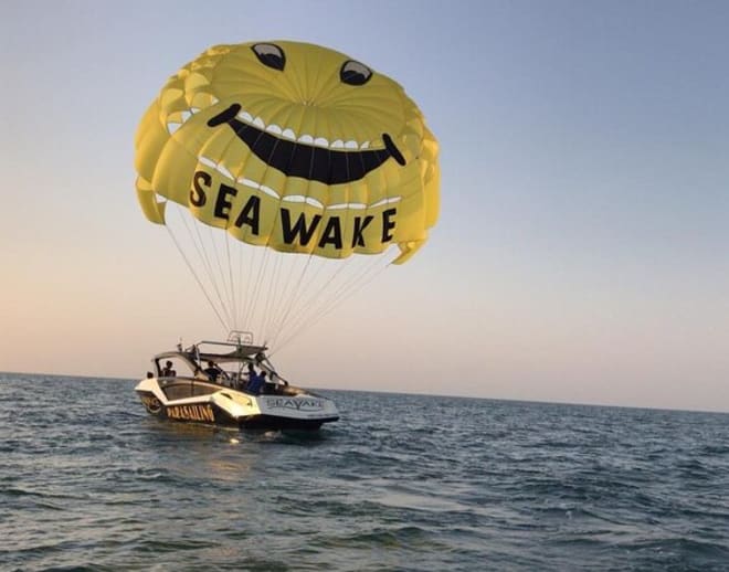 Parasailing in Dubai Image