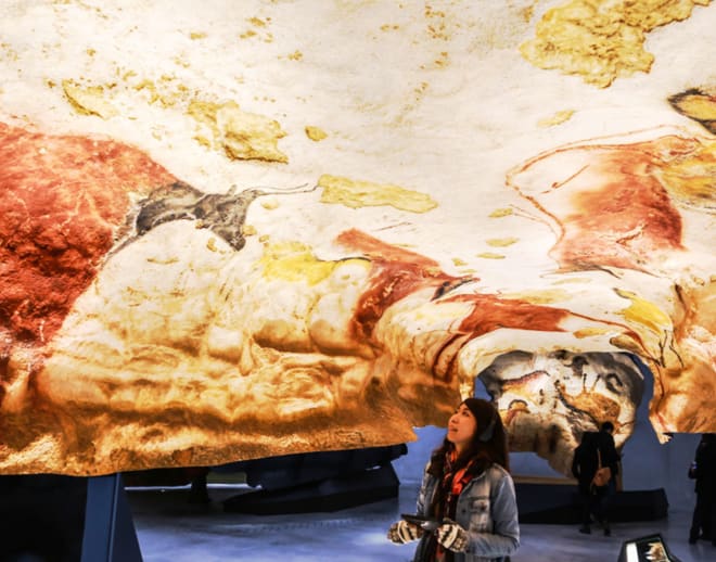 Lascaux Cave Tour Image
