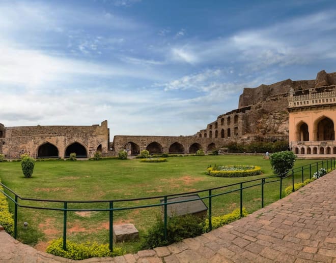 Half day tour to Golconda Fort and Qutub Shahi Tombs Hyderabad Image