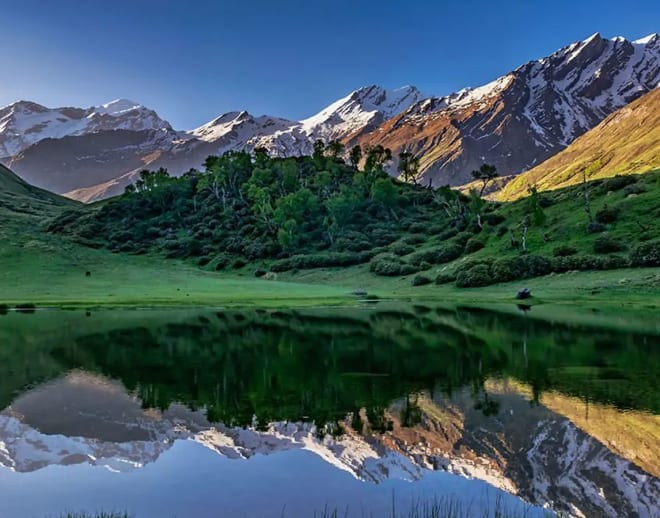 Ruinsara Lake Trek Image