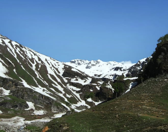 Ruinsara Lake Trek Image