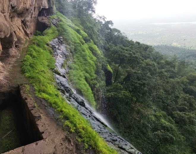 Ganpati Gadad Caves Trek Image