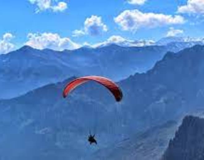 Paragliding at Manali Image