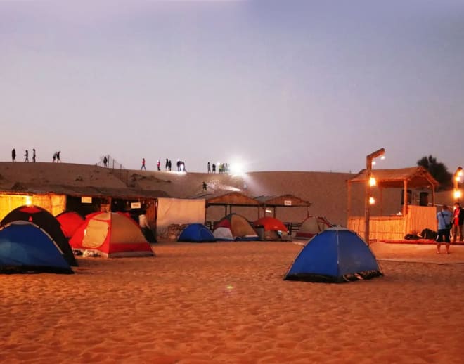 Overnight Desert Safari in Dubai With BBQ Dinner and Transfers Image