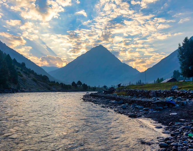 GUREZ VALLEY TREK Image