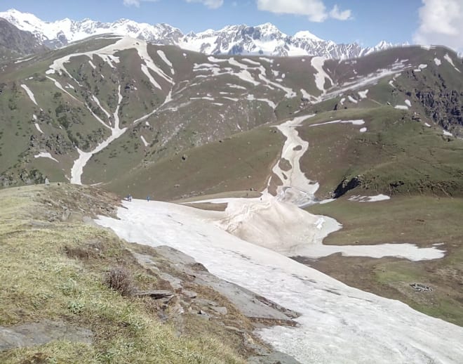 Sour tal trek Image