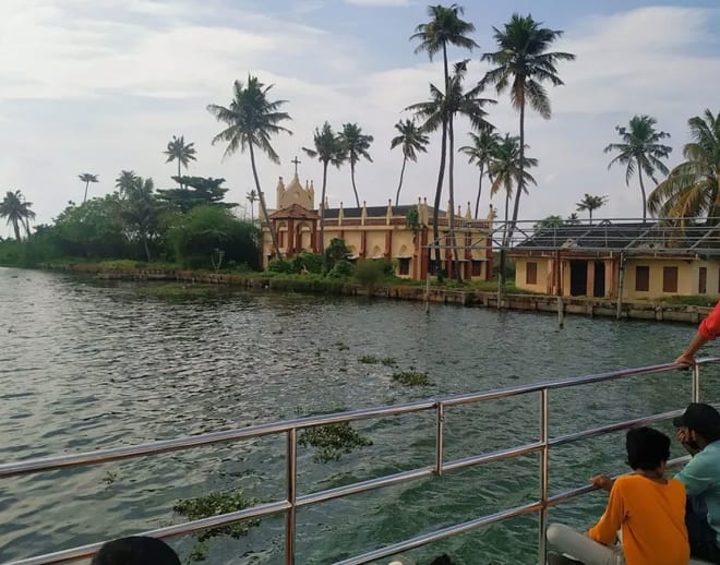 Experience Kayaking in Pamba River, alleppey Image