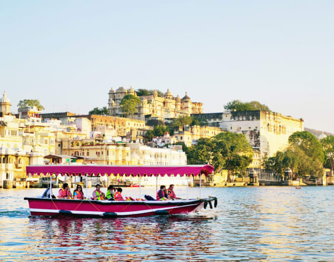 Boat ride in Lake Pichola Image