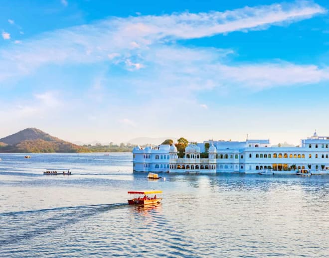 Boat ride in Lake Pichola Image