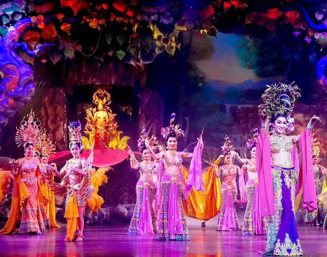 Alcazar Cabaret Show Pattaya Image