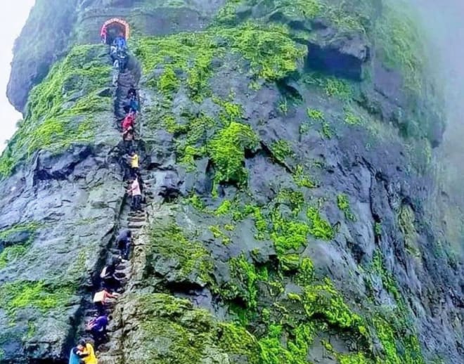 Harihar Fort Trek Image