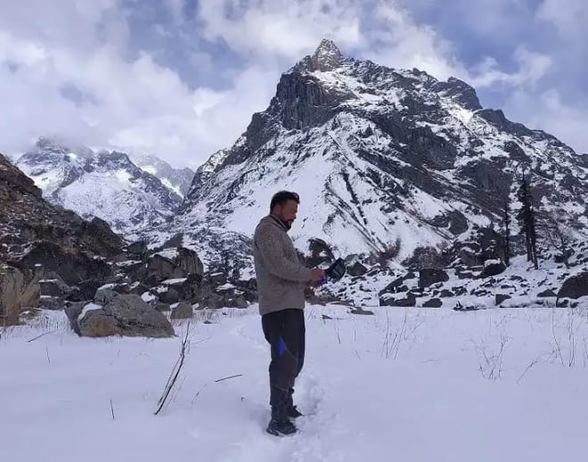 Laka Glacier Trek Package Image