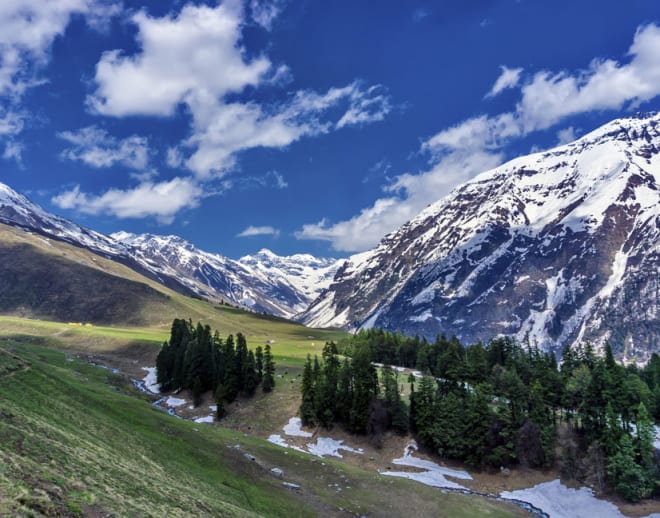 Buran Pass Trek Image