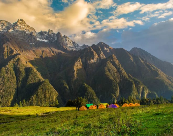 Buran Pass Trek Image