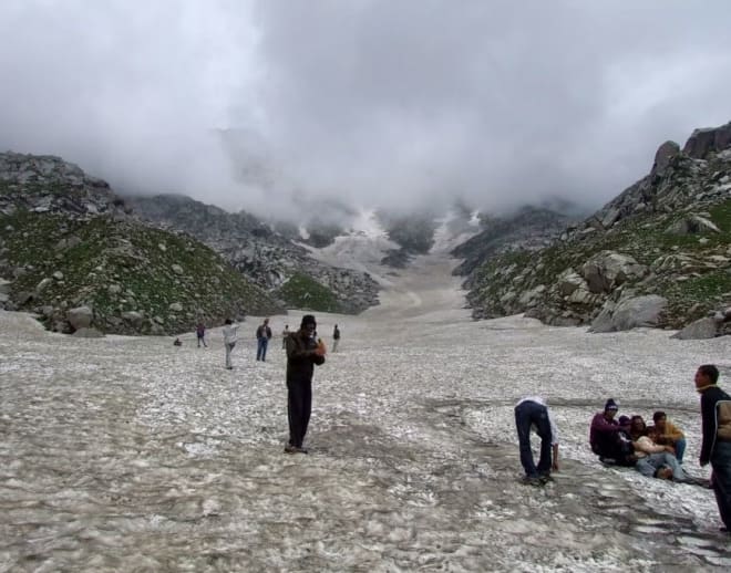 Snowline Trek in Himachal Image