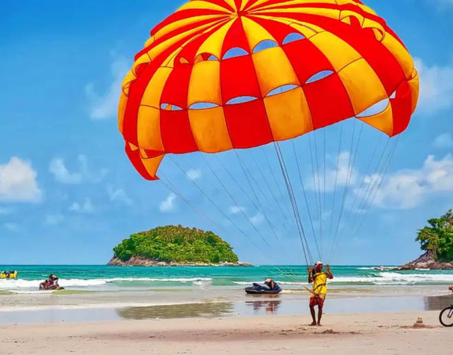 Parasailing in Gokarna Image