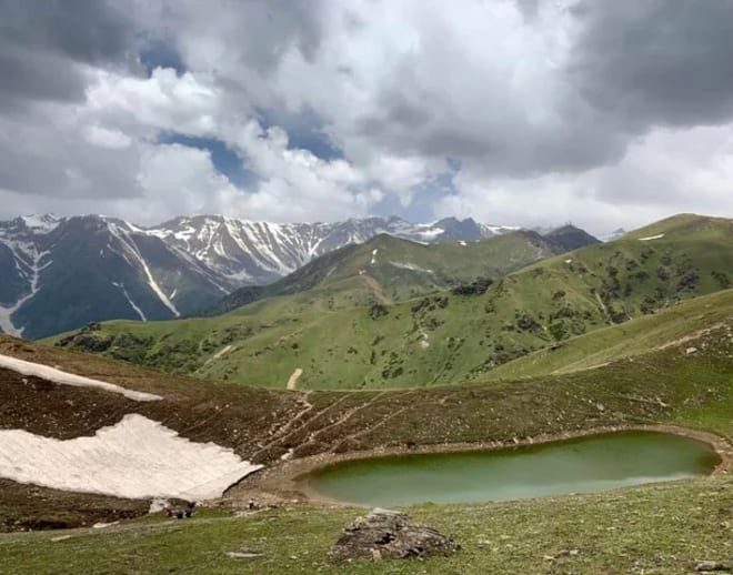 Sour tal trek Image