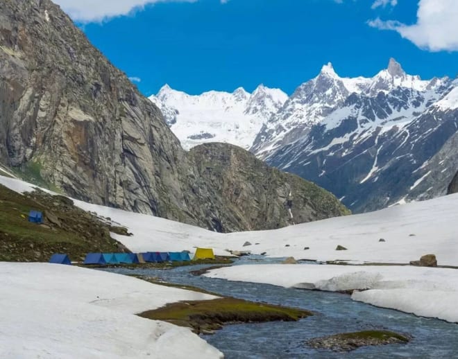 Hampta Valley Snow trek Image