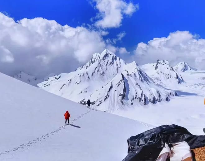 Auden's Col trek, Uttarakhand Image