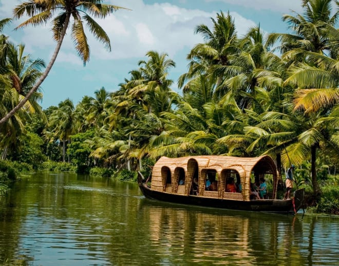 Kerela Tour Package From Mumbai and Pune With Munnar Sightseeing Image