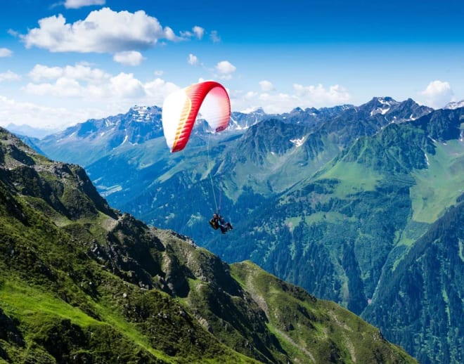 Paragliding at Manali Image