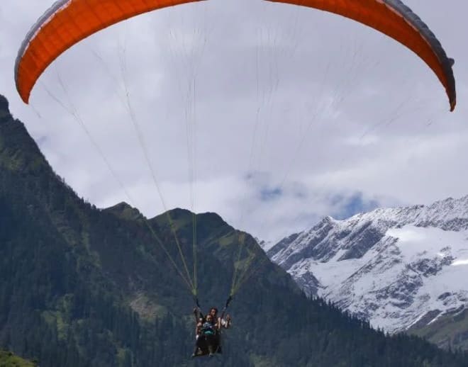 Paragliding at Manali Image