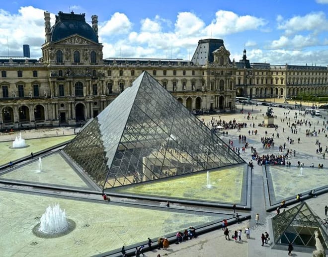 Louvre Museum Image