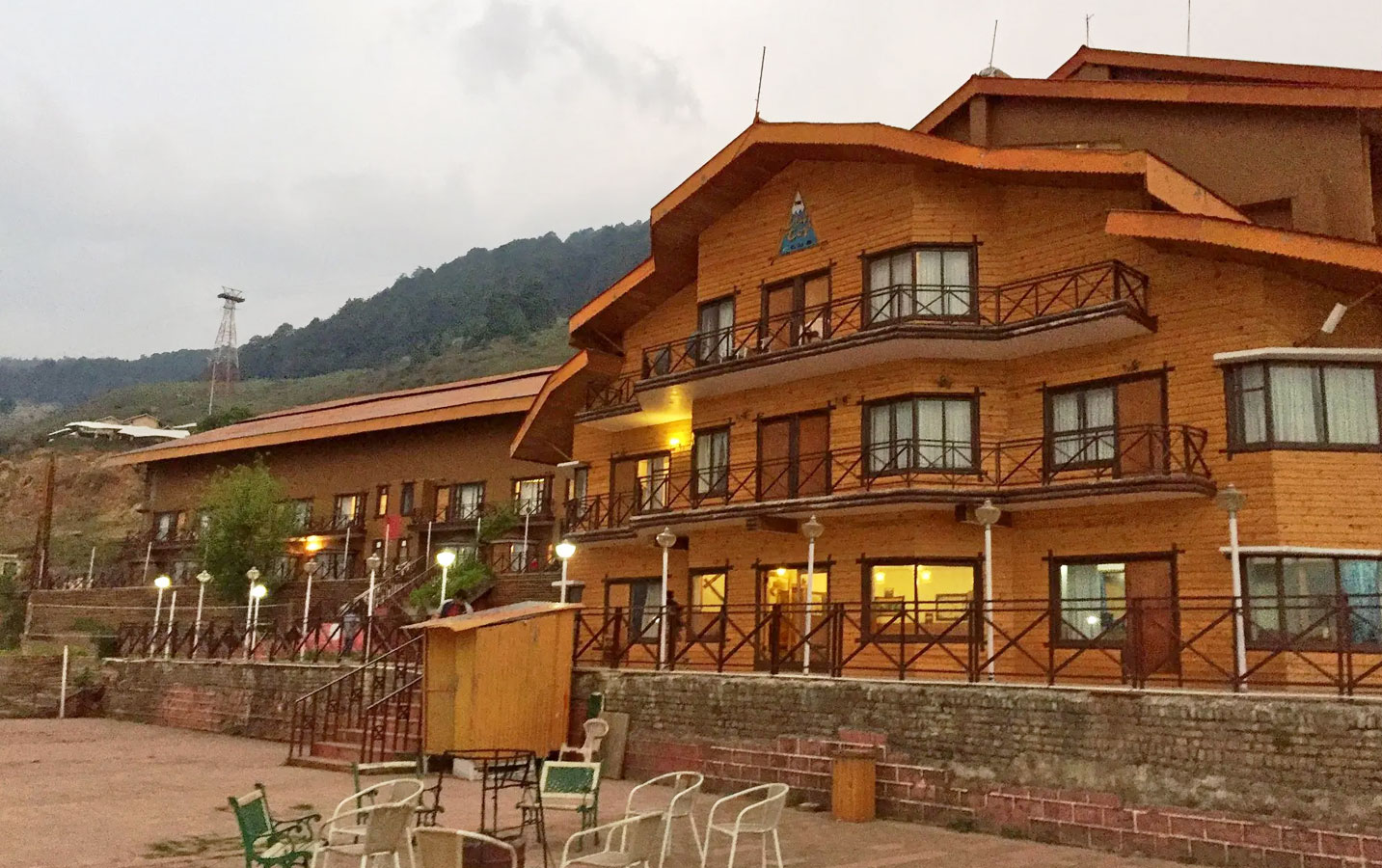 Cliff Top Club Auli Resorts in Auli Banbanjara