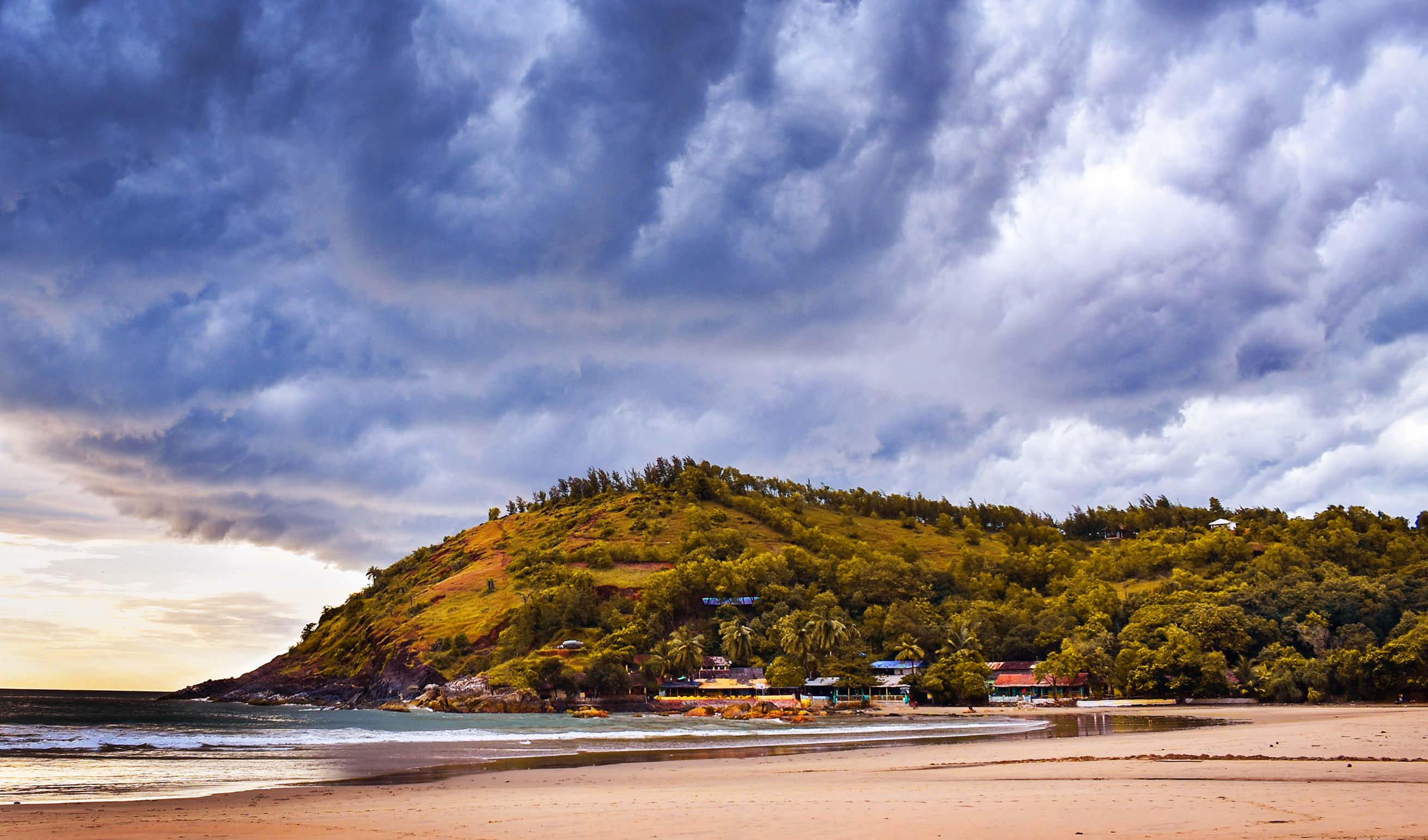Gokarna, Dandeli, Yana, Honnavara & Murdeshwara Tour Package - Image 4