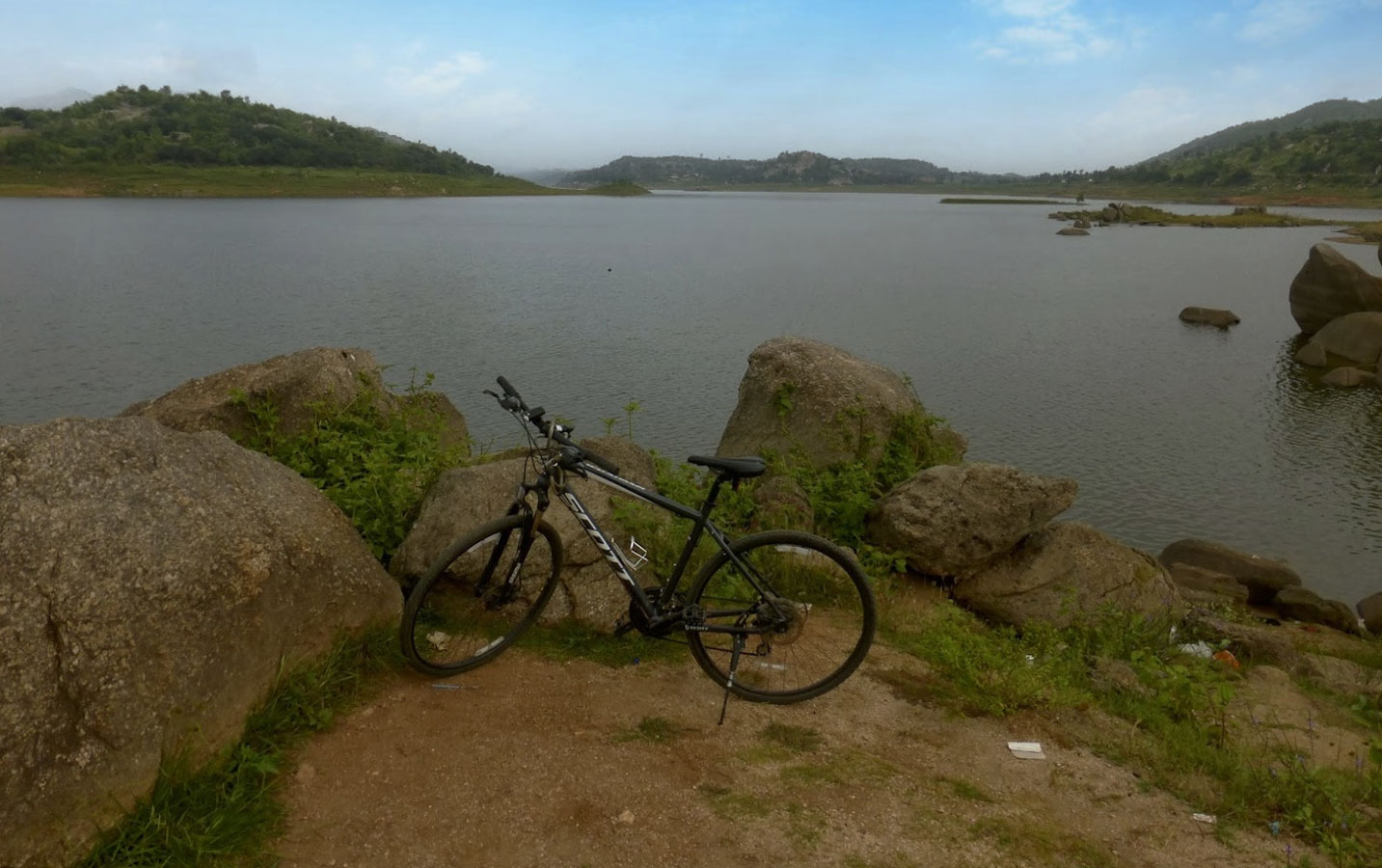 Big Banyan Tree to Manchanabele Dam Cycling And Kayaking - Image 2