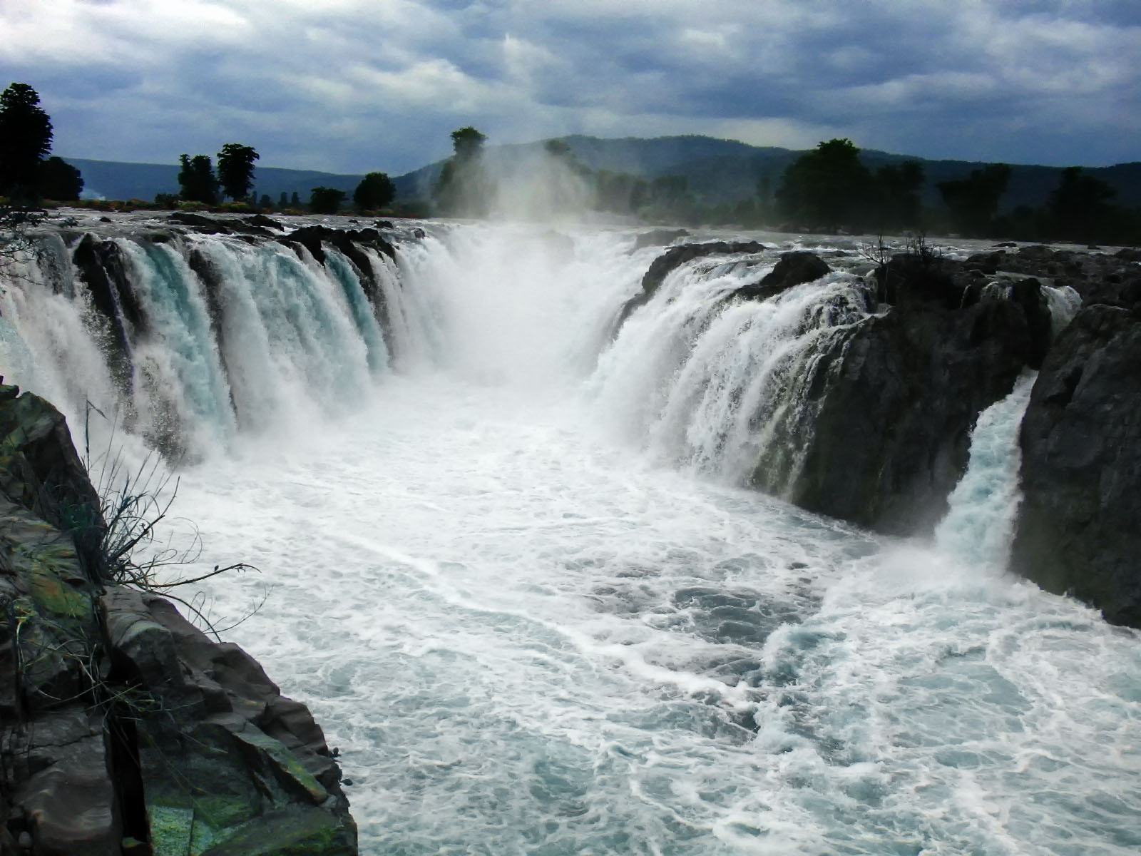 Hogenakkal Waterfalls Tour from Bangalore poster