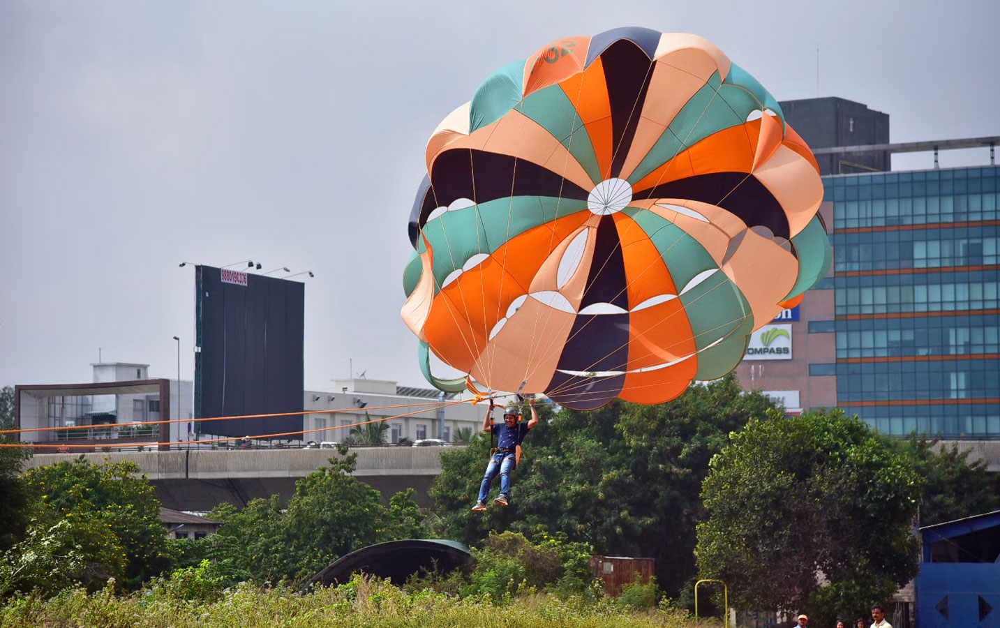 Parasailing in Bangalore - Image 5