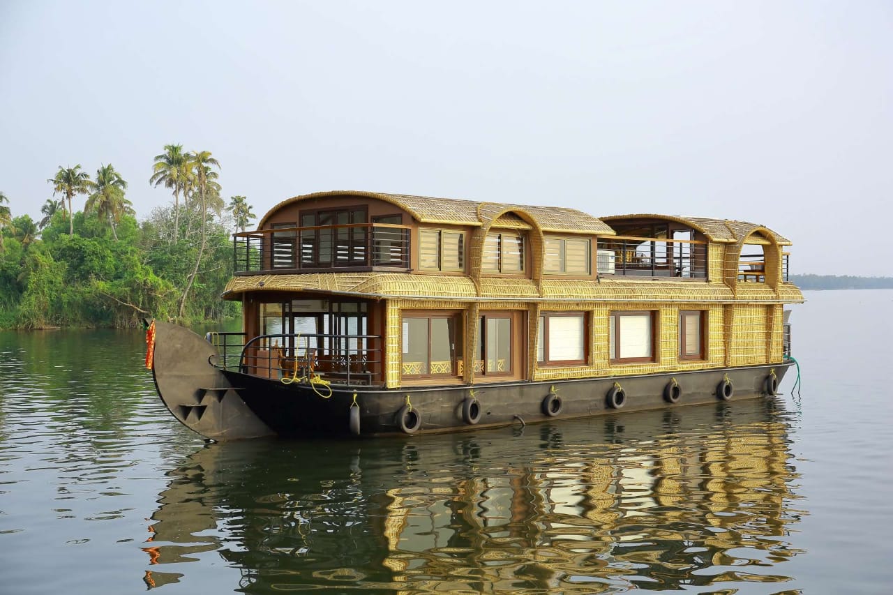 10 Luxury H͏ouseboats In Allepp͏ey