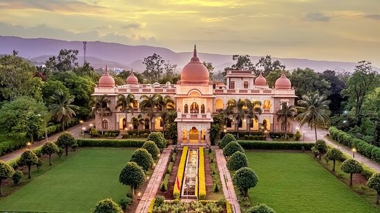 10 Sandur Resorts