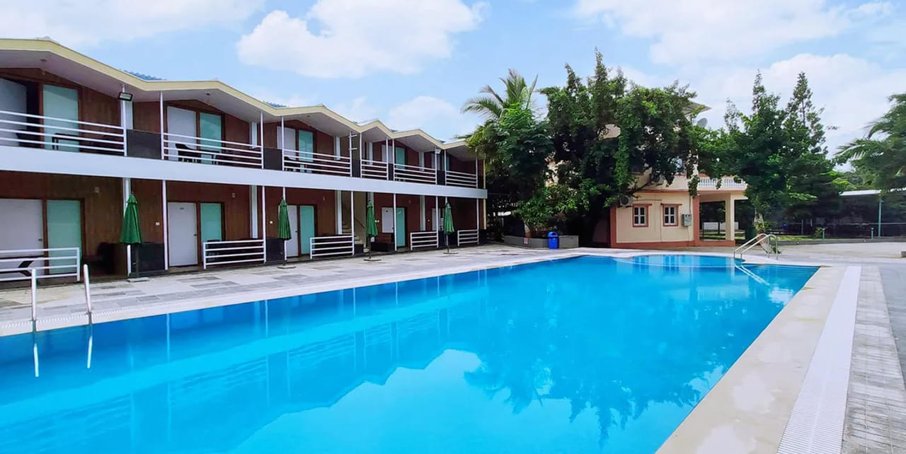 11 Resorts in Uttan