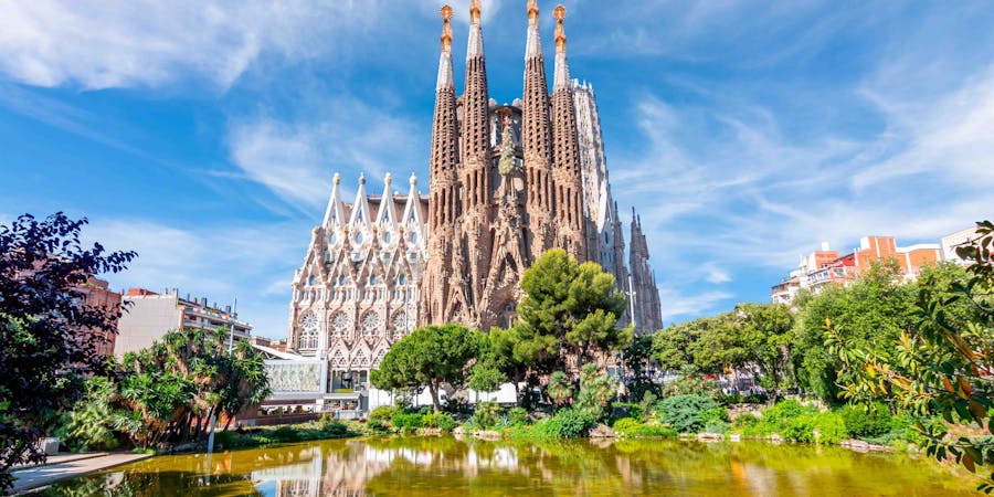 Barce͏lona in April