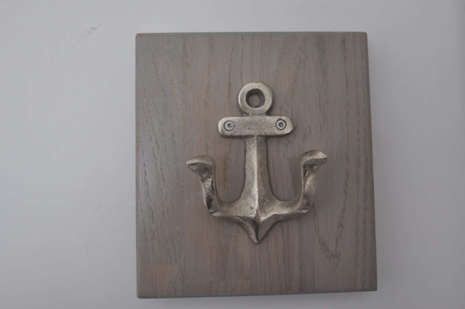 Kleiderhacken der aussieht wie ein Anker