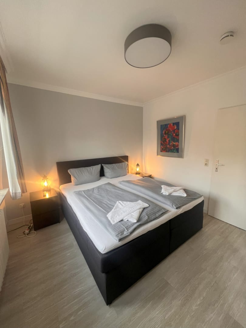 Schlafzimmer mit Doppelbett