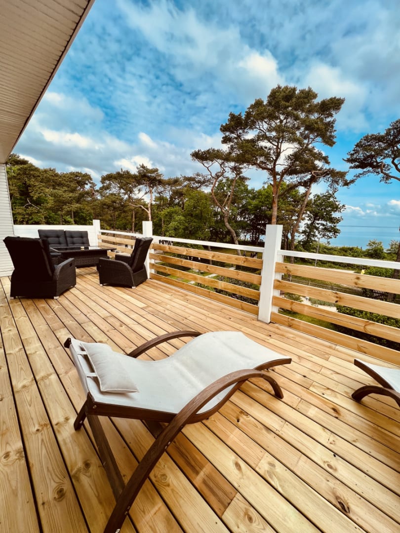 Großer Balkon mit Blick auf die Ostsee