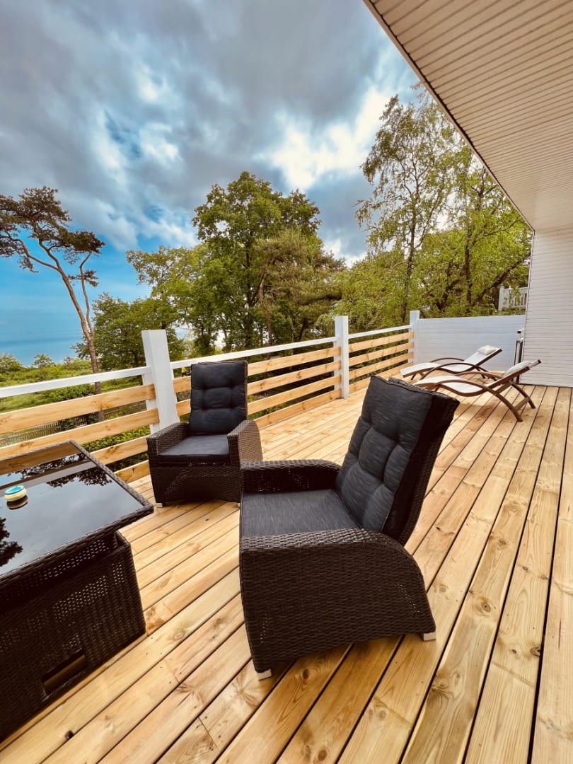 Großer Balkon mit Blick auf die Ostsee