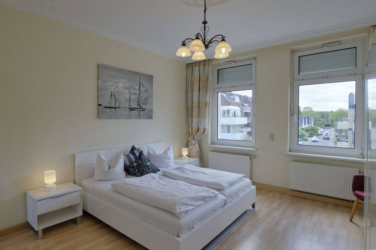 Schlafzimmer 1 mit Doppelbett