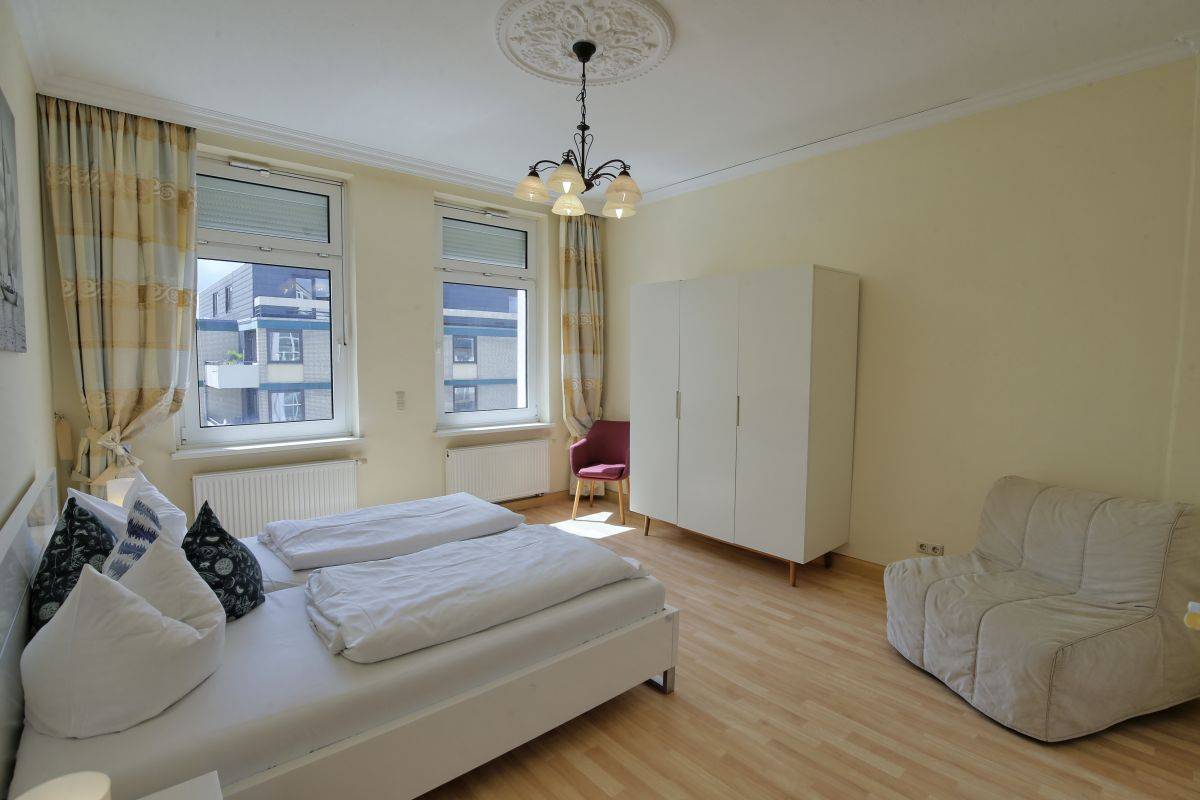 Schlafzimmer 1 mit Doppelbett