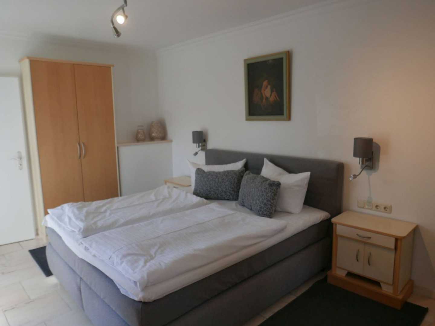 Schlafzimmer mit Doppelbett