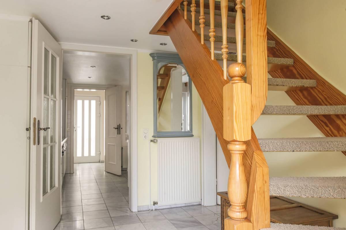 Treppe in den 2. Stock und Flur
